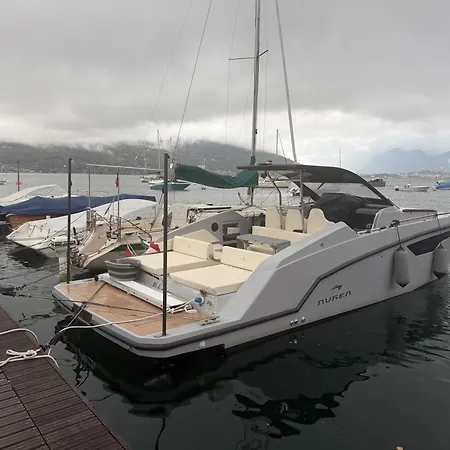 Diva Catamarano Botel *