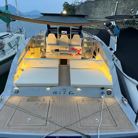 Botel Diva Catamarano